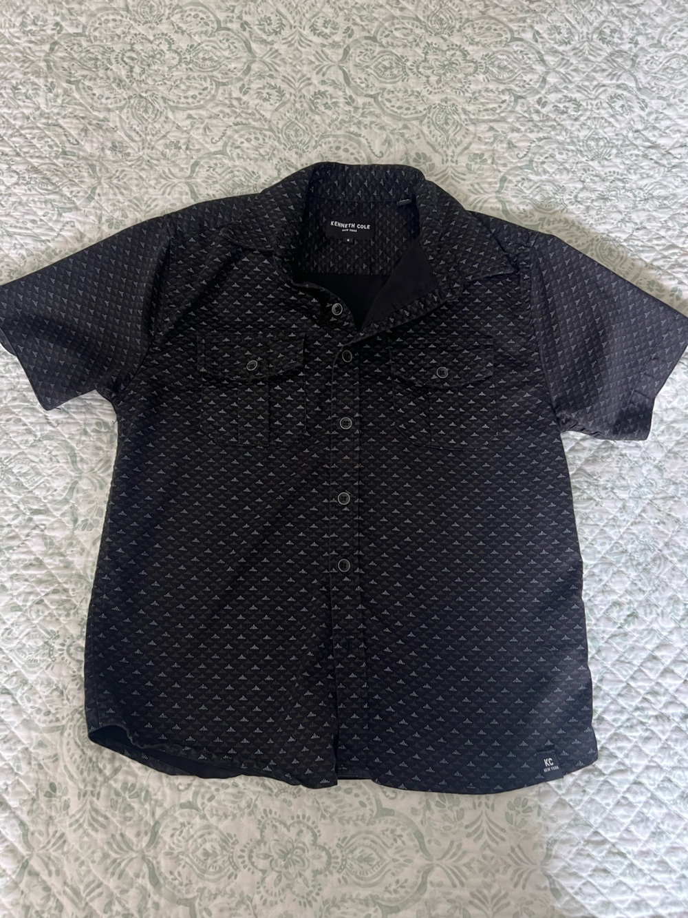 Kenneth Cole Black Short-Sleeve Button-Down Shirt with Subtle Pattern